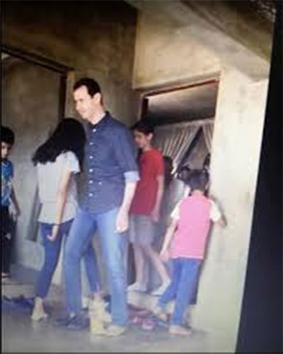 El presidente sirio visita junto a su familia a varios heridos en sus casas